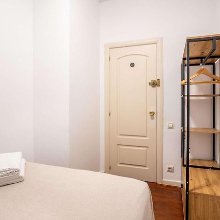 Next To Sagrada Familia 4-Bedroom Apartment Barcelona Ngoại thất bức ảnh