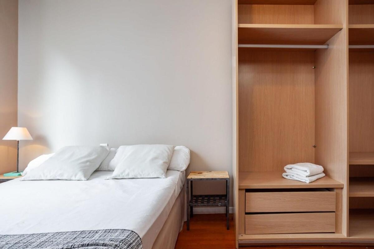 Next To Sagrada Familia 4-Bedroom Apartment Barcelona Ngoại thất bức ảnh