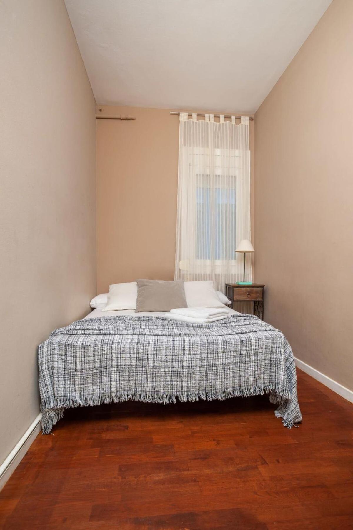Next To Sagrada Familia 4-Bedroom Apartment Barcelona Ngoại thất bức ảnh