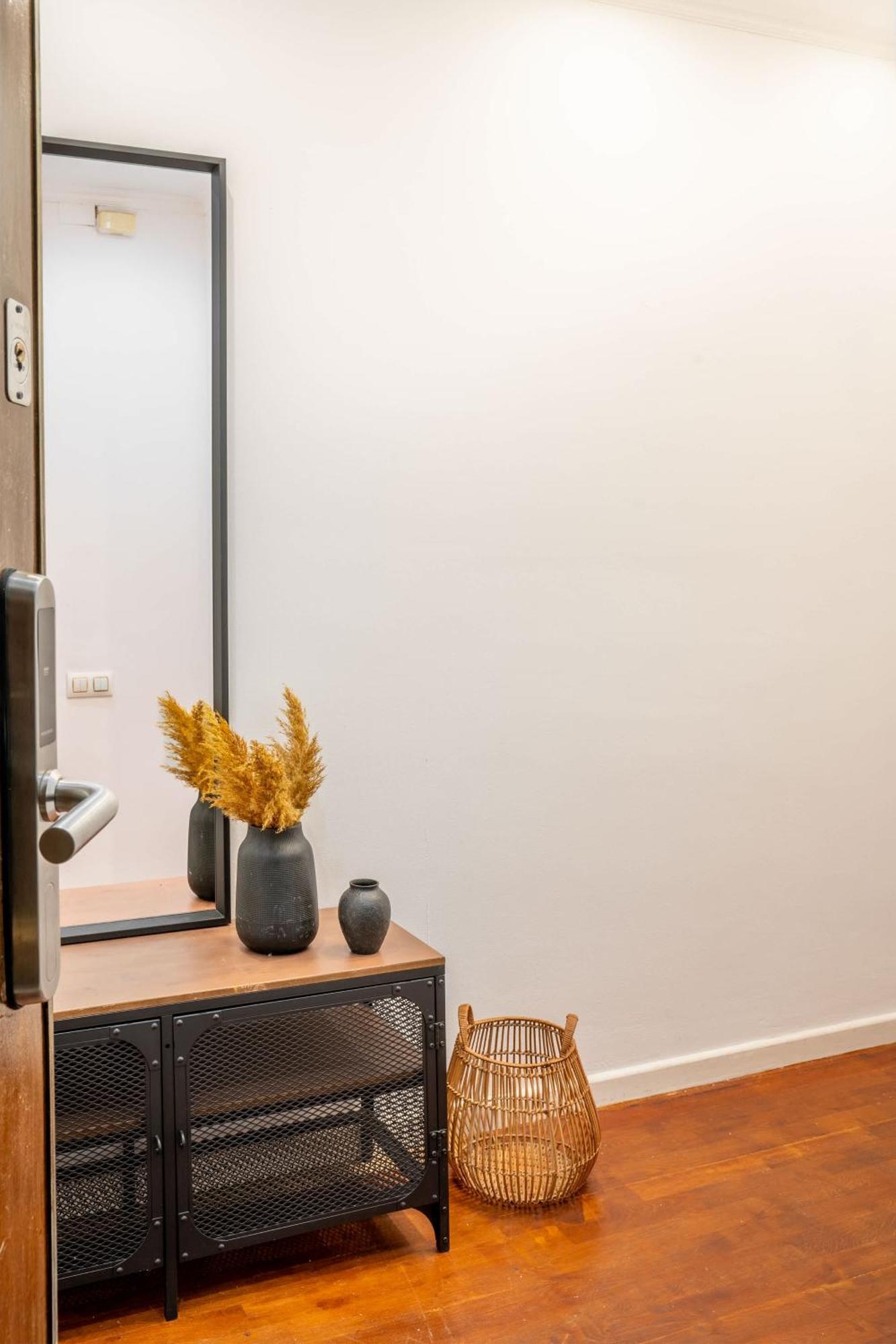 Next To Sagrada Familia 4-Bedroom Apartment Barcelona Ngoại thất bức ảnh
